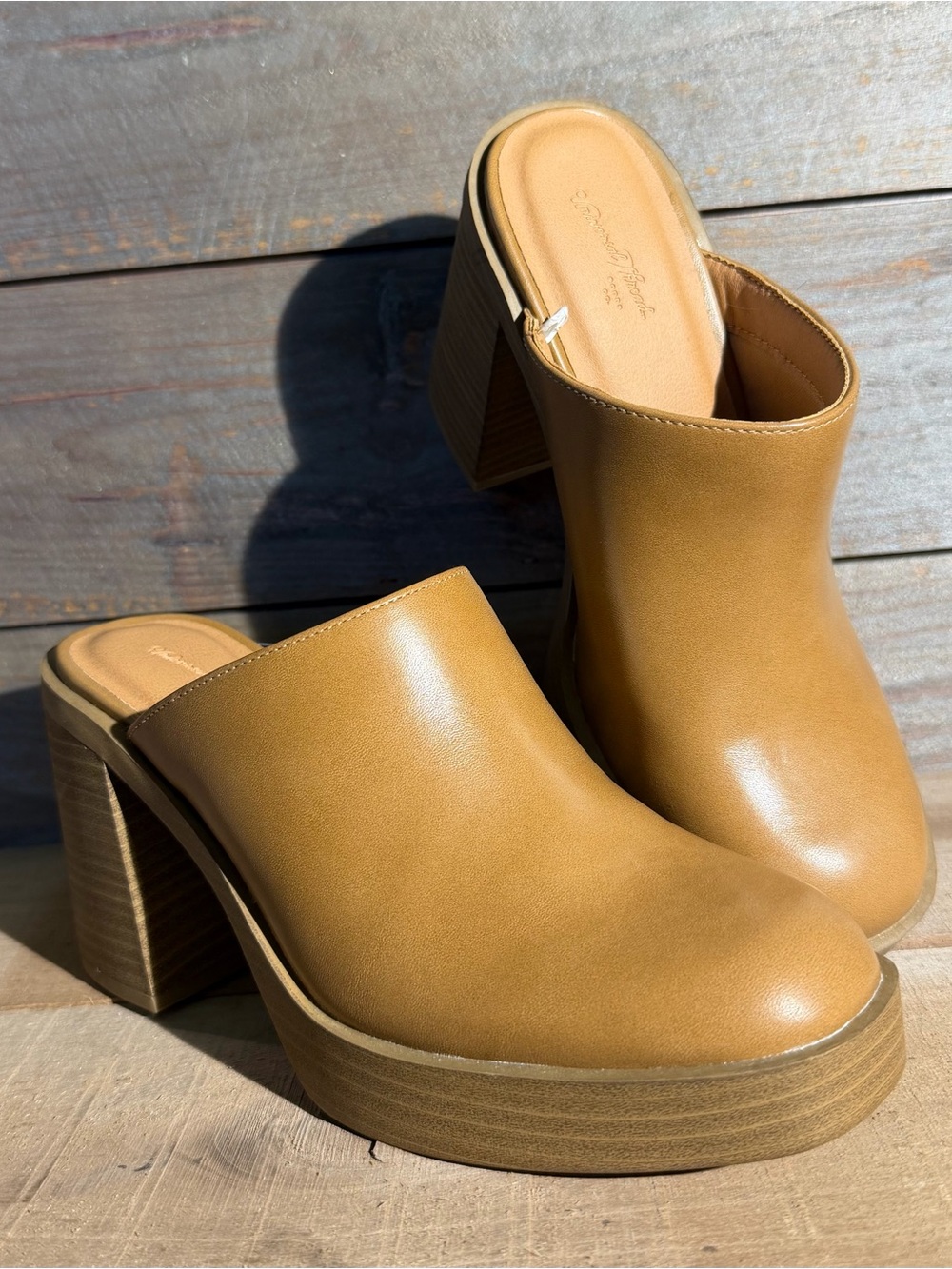 NWT Universal Thread Tan Platform Mule Heels Womens 6.5